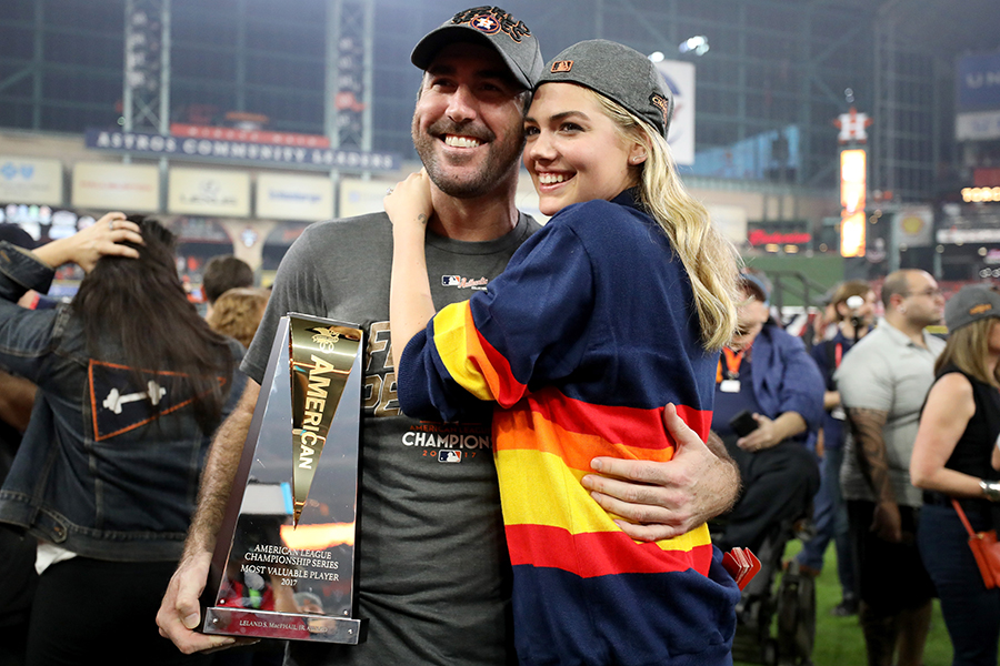 MVPに輝いたアストロズ・バーランダー（左）と婚約者のケイト・アプトン(右）【写真：Getty Images】