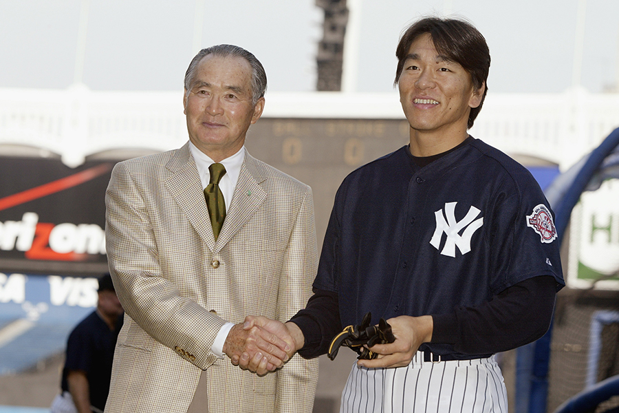 2003年には、ヤンキース入りを果たした松井氏を長嶋氏は激励していた【写真：Getty Images】