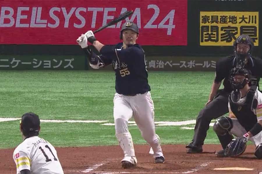 7回、本塁打を放ったオリックス・T-岡田【画像：(C)PLM】