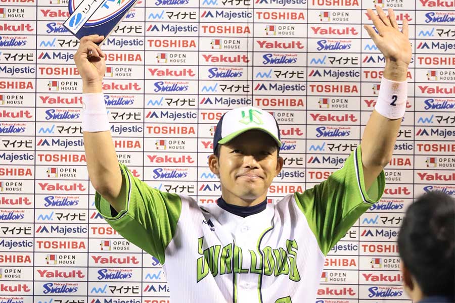 決勝タイムリーを放ったヤクルト・大引啓次【写真：荒川祐史】