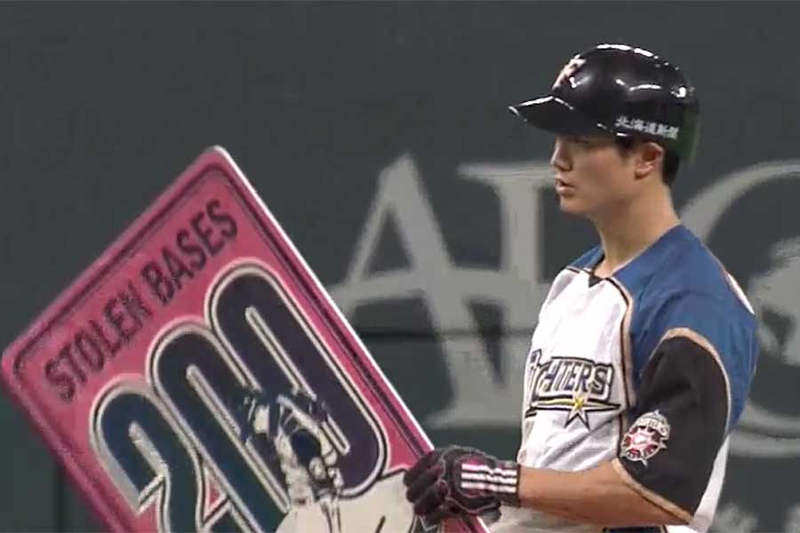 日本ハム西川が通算200盗塁決める 史上75人目、2012年に初盗塁 | Full 