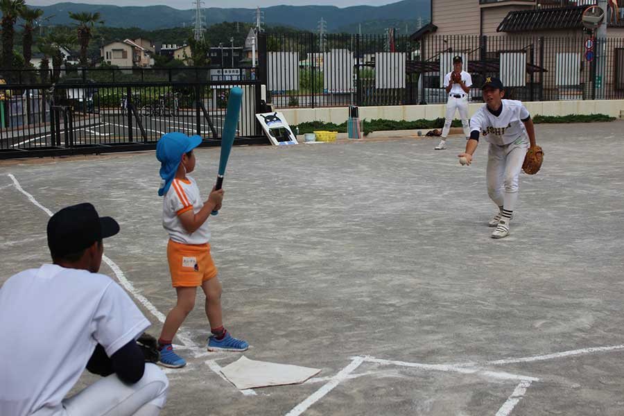 静岡県立三島南高校の野球部員が「梅の実保育園」で野球教室を開催【写真：広尾晃】