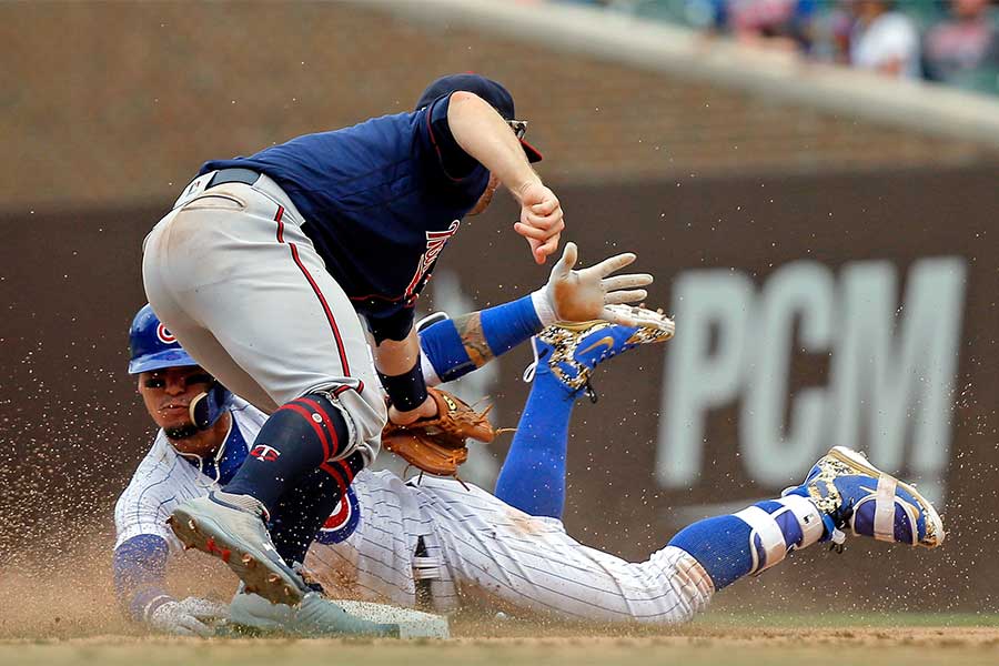 巧みな動きで二塁を陥れたカブスのハビアー・バエス【写真：Getty Images】