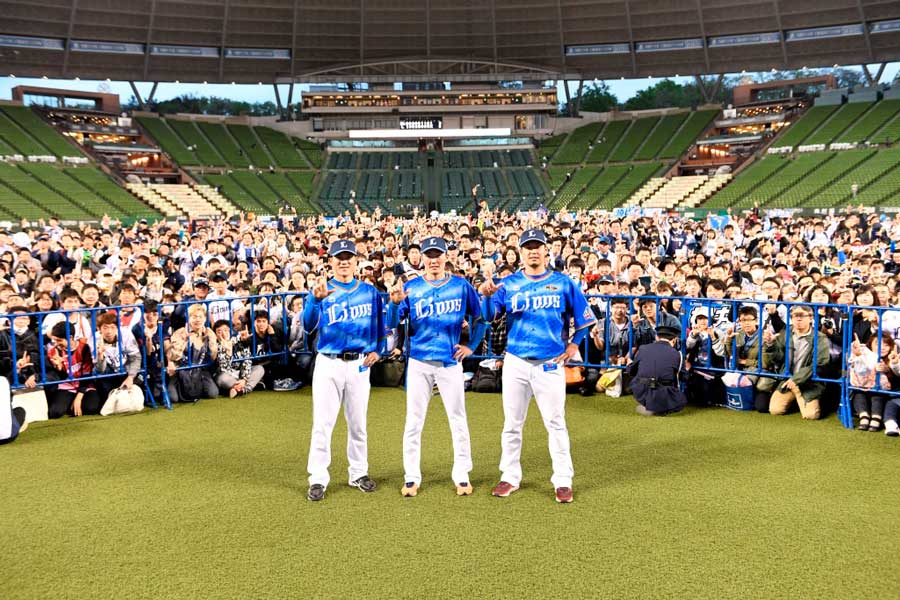 「空青く、風白く」からブルーが基調になった今シーズンの限定ユニフォーム【写真提供：埼玉西武ライオンズ】