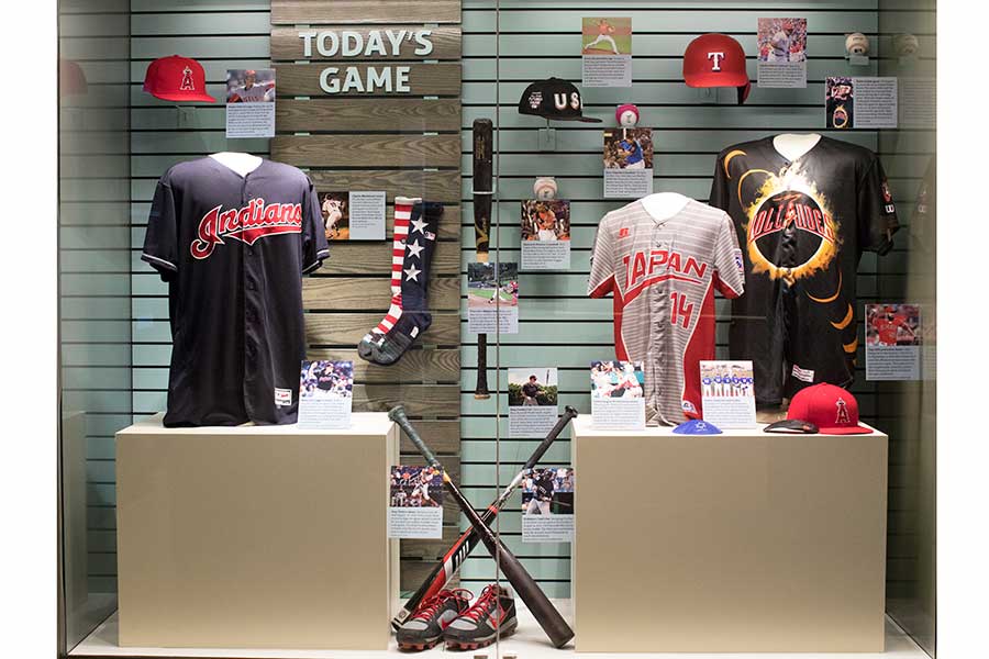 左上には大谷翔平のキャップが展示されている【写真提供：Milo Stewart Jr./National Baseball Hall of Fame.】