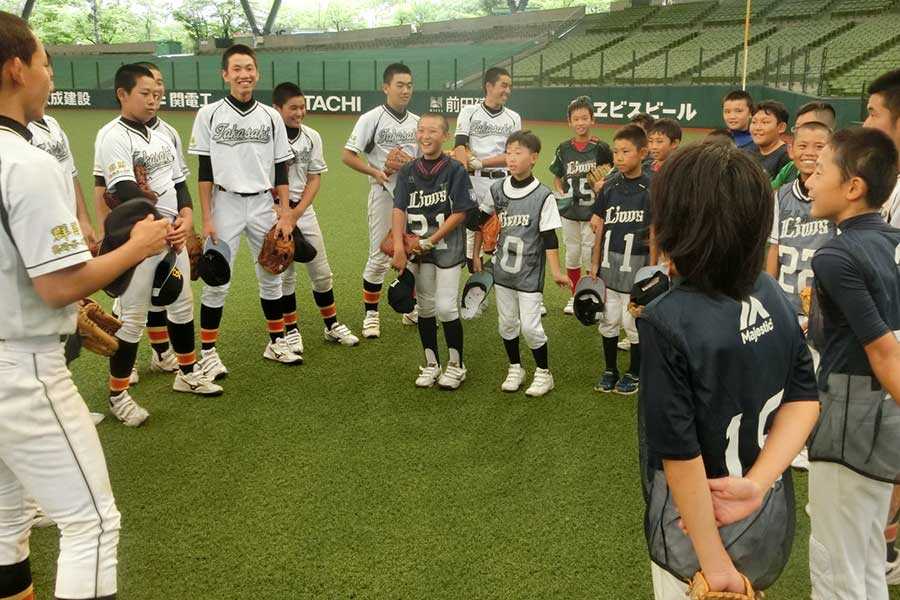 西武が野球体験会教室を開催する【写真提供：埼玉西武ライオンズ】
