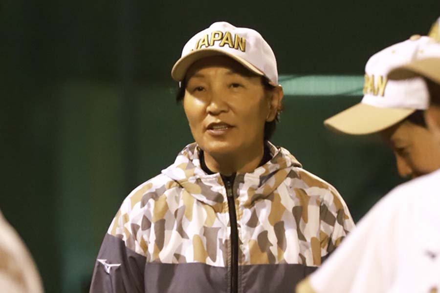 ソフトボール女子日本代表・宇津木麗華監督【写真：荒川祐史】