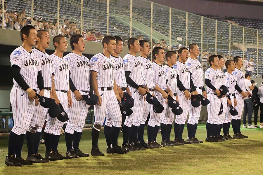 初戦の香港戦に快勝した侍ジャパンU-18代表の選手たち【写真：荒川祐史】