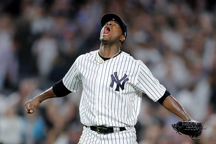 4回のピンチを凌ぎ雄叫びをあげるヤンキース・セベリーノ【写真：Getty Images】