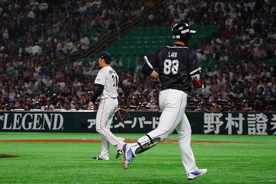 チャイニーズ・タイペイはラン（写真右）の3点本塁打などで侍ジャパンに勝利【写真：Getty Images】