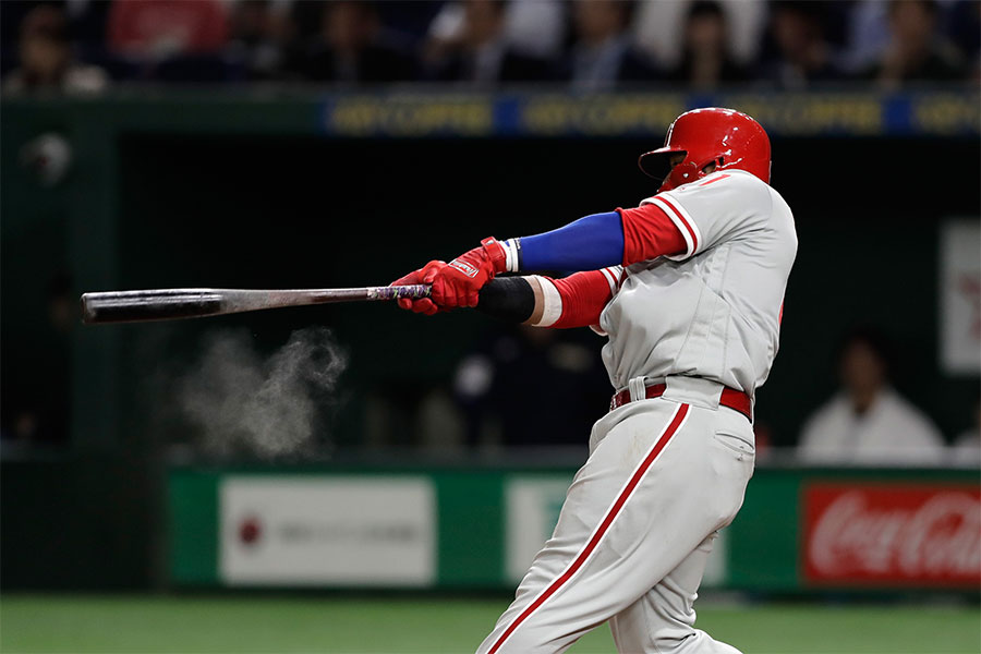 勝ち越し3点弾を放った、MLBオールスターチームのカルロス・サンタナ【写真：Getty Images】