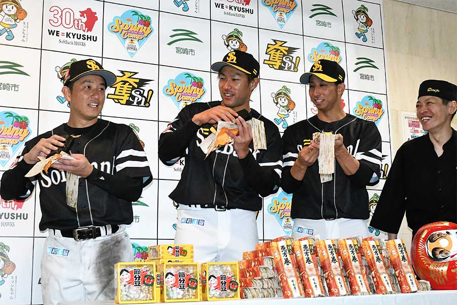 「博多祇園　がね屋」からソフトバンクに特上恵方巻100本が贈呈された【写真：藤浦一都】