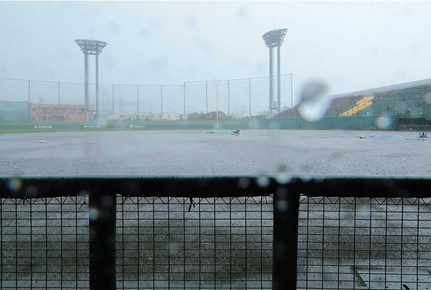 広島とロッテの練習試合は大雨で雨天中止となった【写真：荒川祐史】