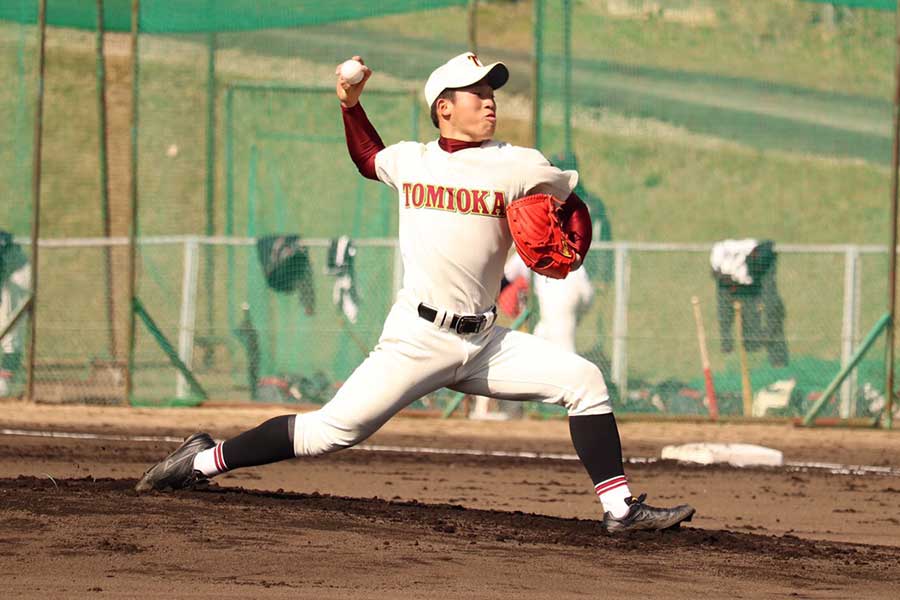 9回102球で完投した富岡西・浮橋幸太【写真：松倉雄太】