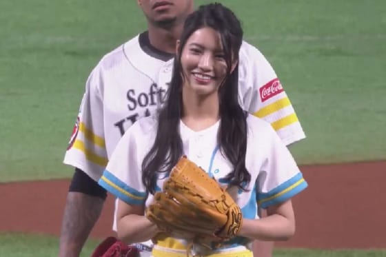 さすがプロ野球選手の娘 倉持明日香さんが見事なノーバウンド始球式 Full Count