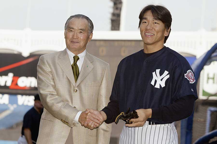 2003年に当時ヤンキースで活躍していた松井秀喜氏のもとを訪れた巨人・長嶋茂雄終身名誉監督【写真：Getty Images】