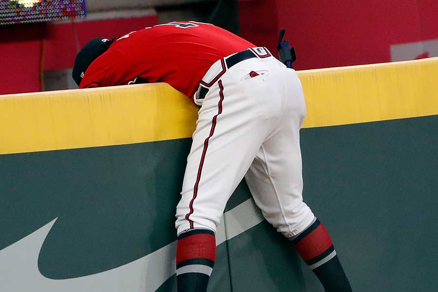 本塁打“強奪”に失敗したブレーブスのロナルド・アクーニャJr.【写真：Getty Images】