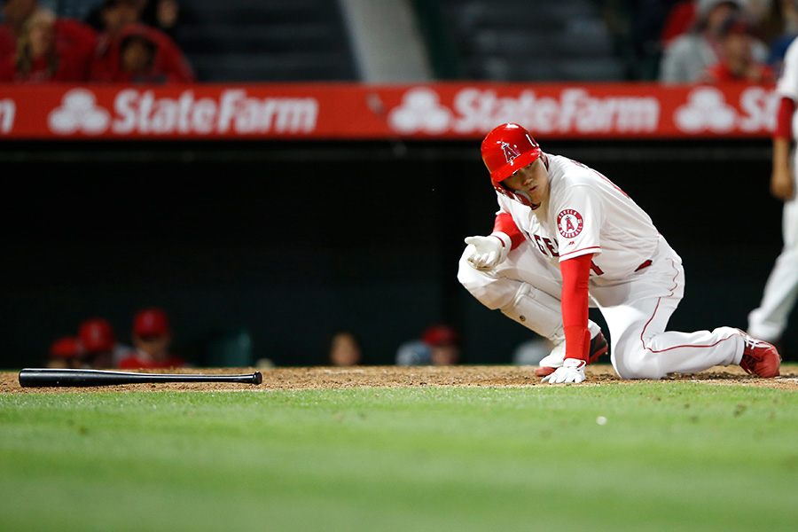 投球が直撃し苦悶の表情を浮かべたエンゼルス・大谷翔平【写真：Getty Images】