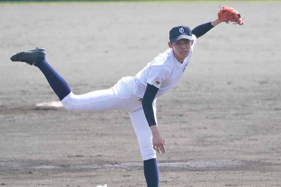 佐久長聖（長野）との練習試合に先発した大船渡・佐々木朗希【写真：荒川祐史】