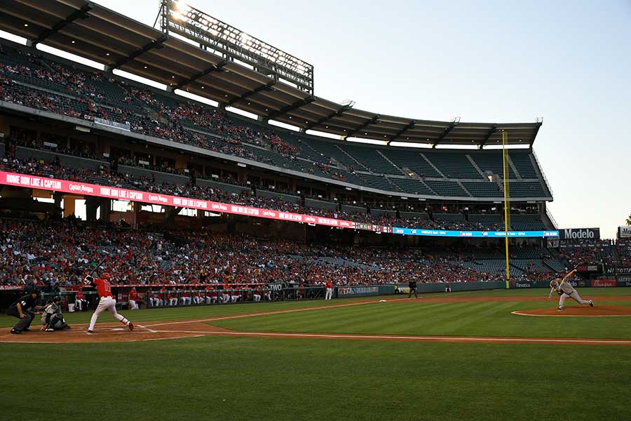 メジャー初対決したエンゼルス・大谷（左）とマリナーズ・菊池【写真：Getty Images】