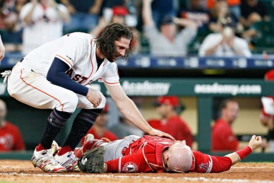 アストロズ・マリスニックとエンゼルス・ルクロイが本塁上で衝突【写真：Getty Images】