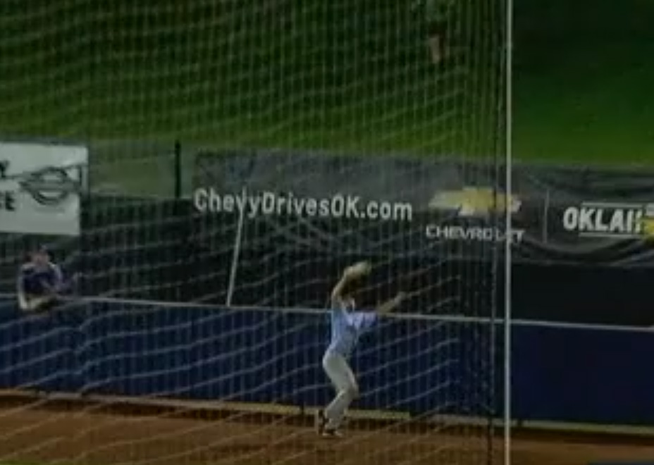 打球を好捕したカージナルス傘下のトーナー（画像はスクリーンショットです）
