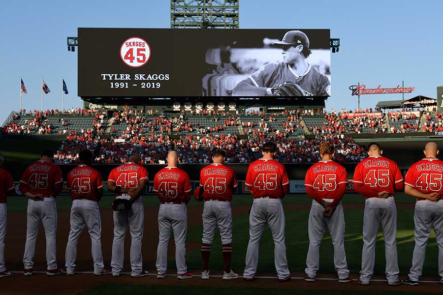 スカッグス投手の背番号「45」を身につけ試合に臨んだエンゼルスの選手たち【写真：Getty Images】