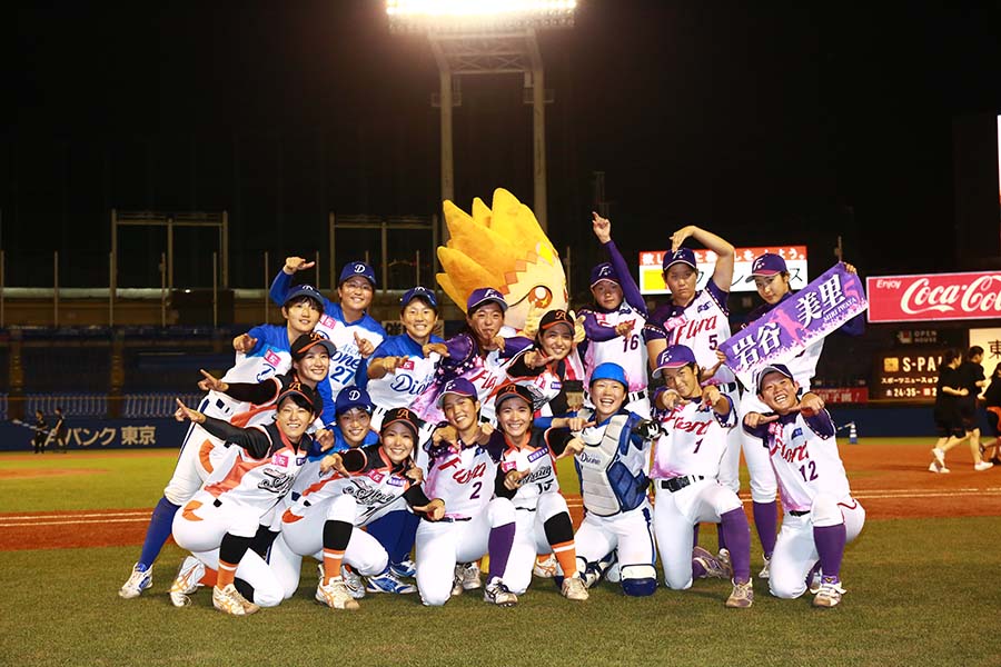 女子プロ野球のオールスターゲームが神宮球場で開催された【写真提供：日本女子プロ野球リーグ】