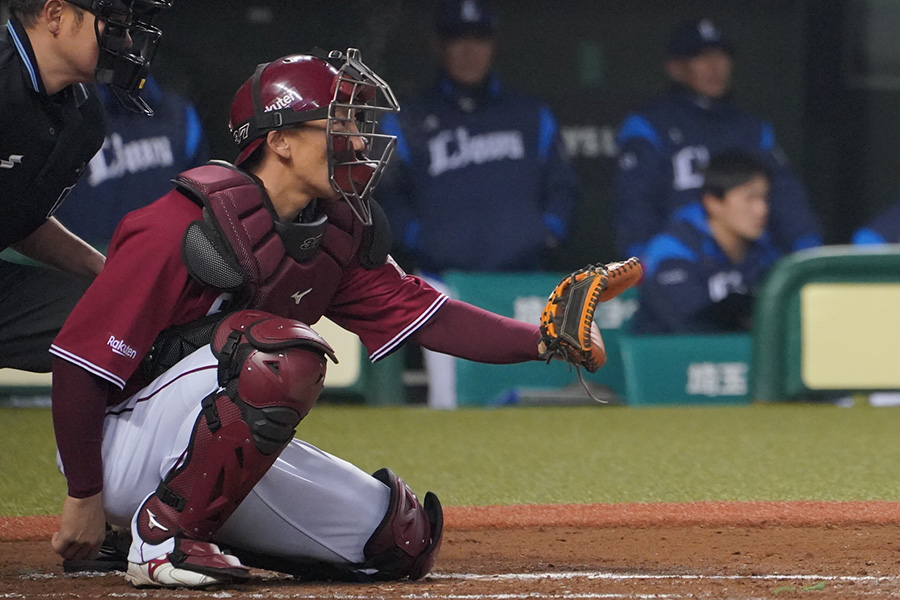 楽天・嶋基宏【写真：荒川祐史】