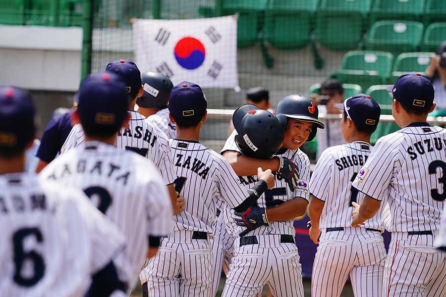 韓国相手にサヨナラ勝利を収めた侍ジャパンU-12代表の選手たち【写真：Getty Images】