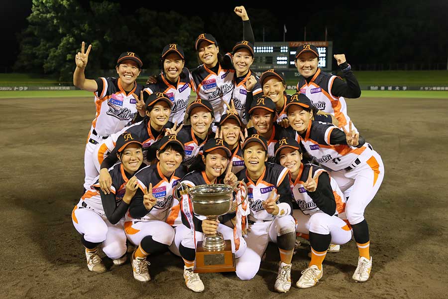 ティアラカップで優勝した埼玉アストライア【写真提供：日本女子プロ野球リーグ】