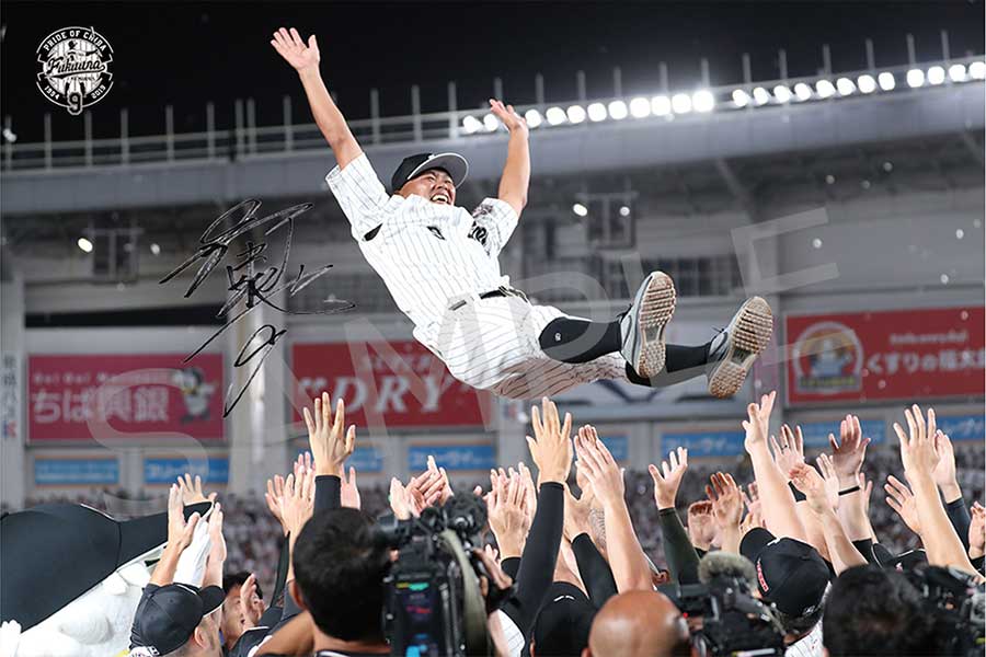 現役を引退した福浦和也氏の引退試合のフォトグッズが販売される【写真提供：千葉ロッテマリーンズ】