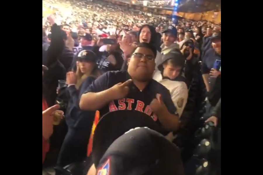 アストロズファンがヤンキースタジアムで洗礼を受ける【画像はスクリーンショットです】