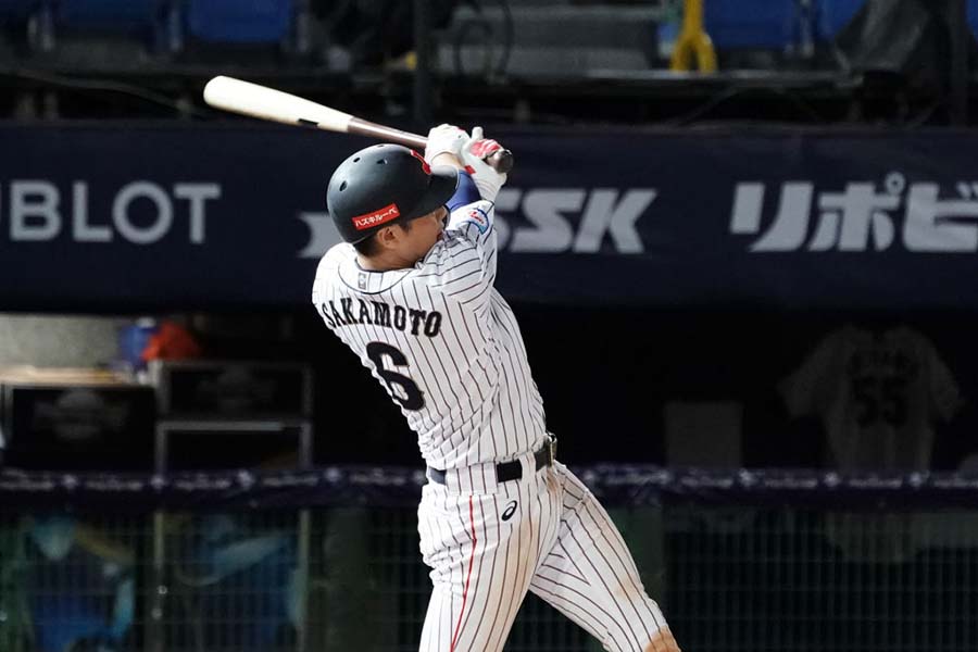 プエルトリコ戦で2安打を放った侍ジャパンの巨人・坂本勇人【写真：Getty Images】