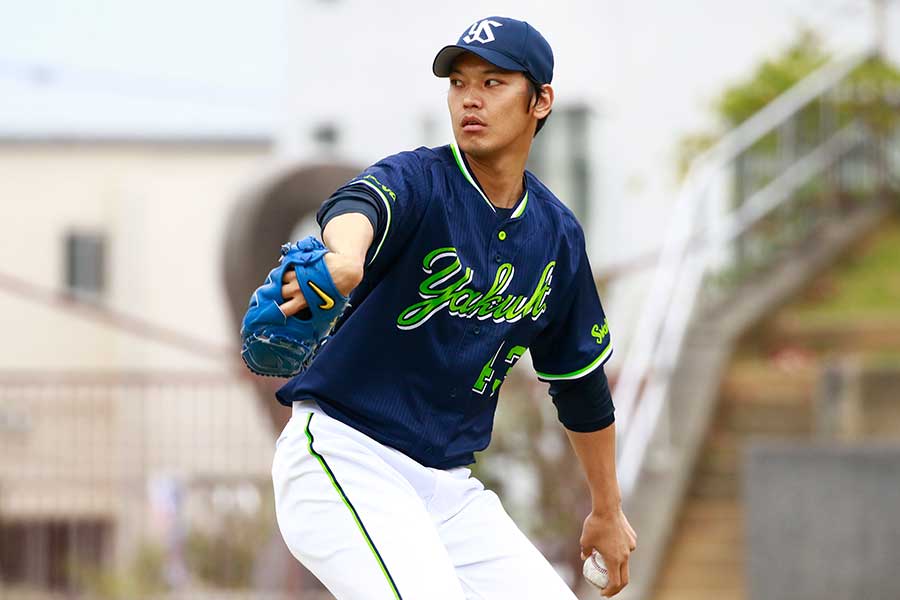 ヤクルトから戦力外通告を受けていた村中恭兵【写真：荒川祐史】