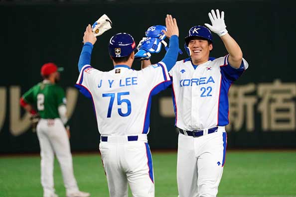 韓国が5回に一挙7点を奪い逆転に成功【写真：Getty Images】
