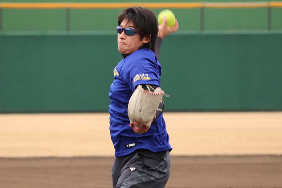 自主トレを行ったソフトボール女子日本代表の上野由岐子【写真：福谷佑介】