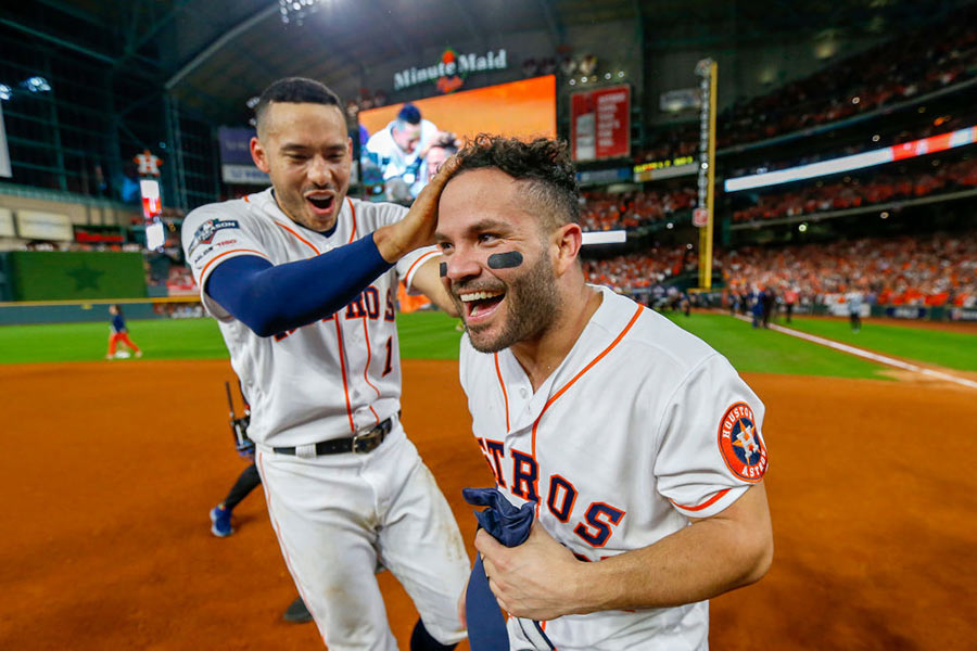 アストロズのカルロス・コレア（左）とホセ・アルトゥーベ【写真：Getty Images】