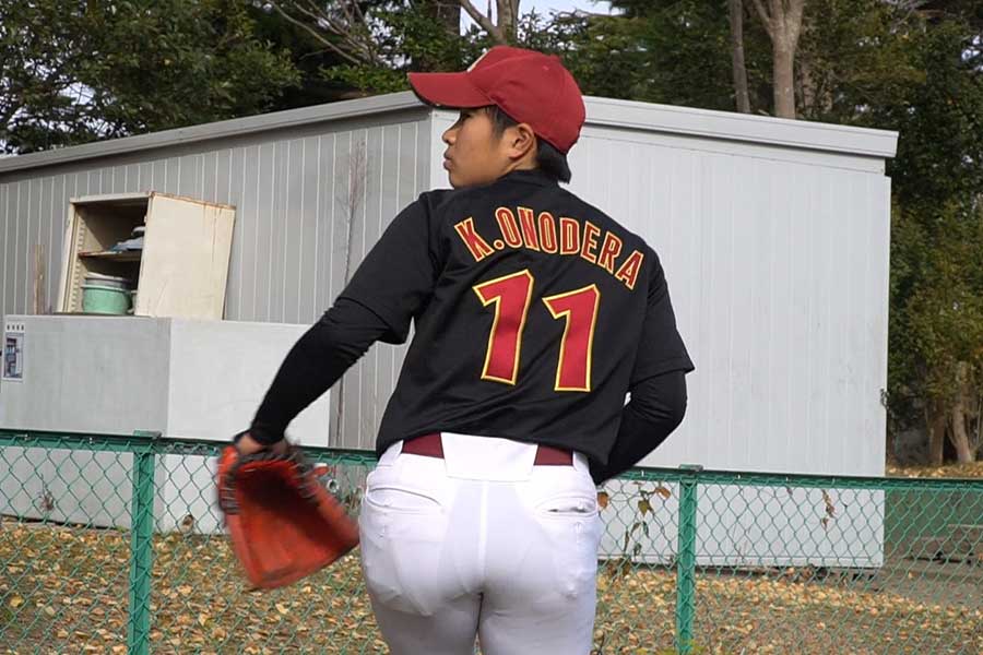 125キロを投げるクラーク記念国際女子硬式野球部の小野寺佳奈投手【写真：編集部】