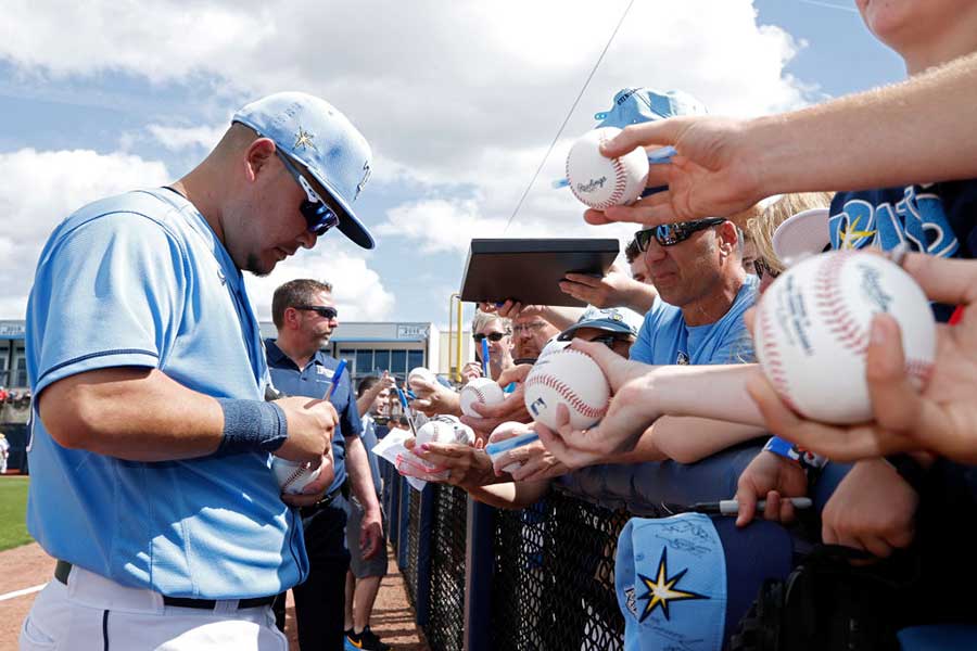MLBも新型コロナの影響で握手などファンサービスの中止を推奨か【写真：Getty Images】
