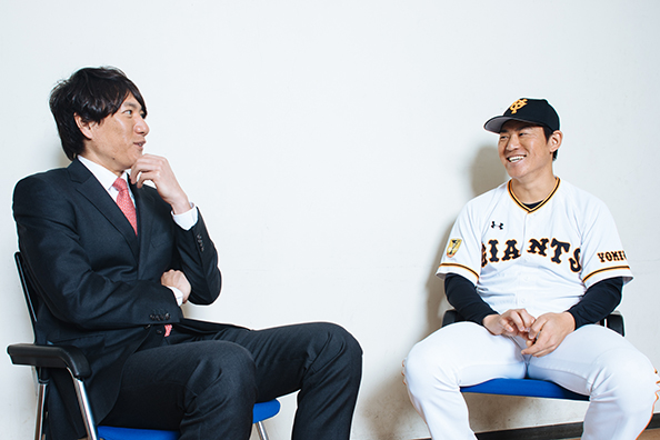 映像の活用法について語る野球解説者の林昌範氏（左）と巨人・桜井俊貴