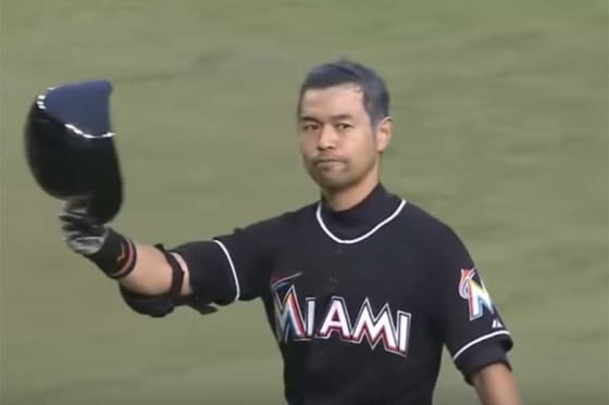 イチロー氏が始球式で打席に 4年前の激似 珍 始球式が話題 何でこんなにそっくり Full Count