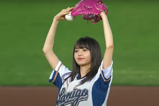 始球式名場面番外編】台湾プロ野球に「女神」降臨！ 乃木坂46齋藤飛鳥