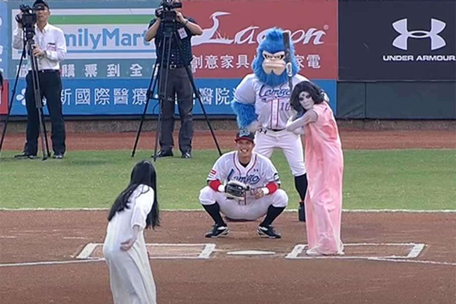 台湾プロ野球で「貞子vs伽椰子」が実現した（画像はスクリーンショット）
