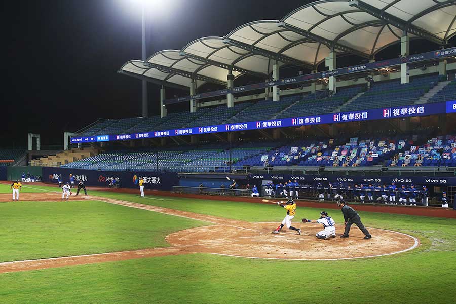 台湾では世界の主要リーグに先駆けて無観客で開幕をしている【写真：AP】