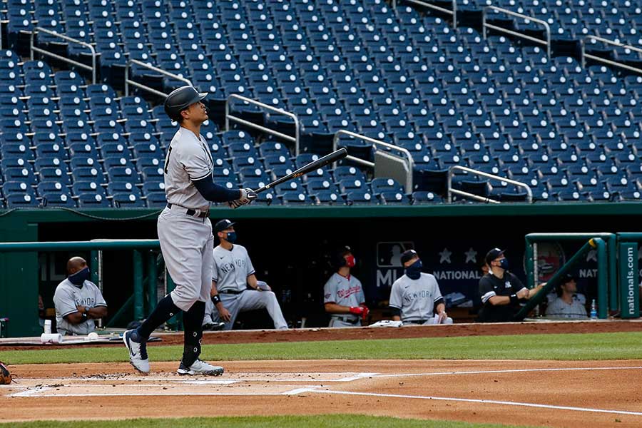 今季のMLB第1号となる本塁打を放ったヤンキースのジャンカルロ・スタントン【写真：AP】