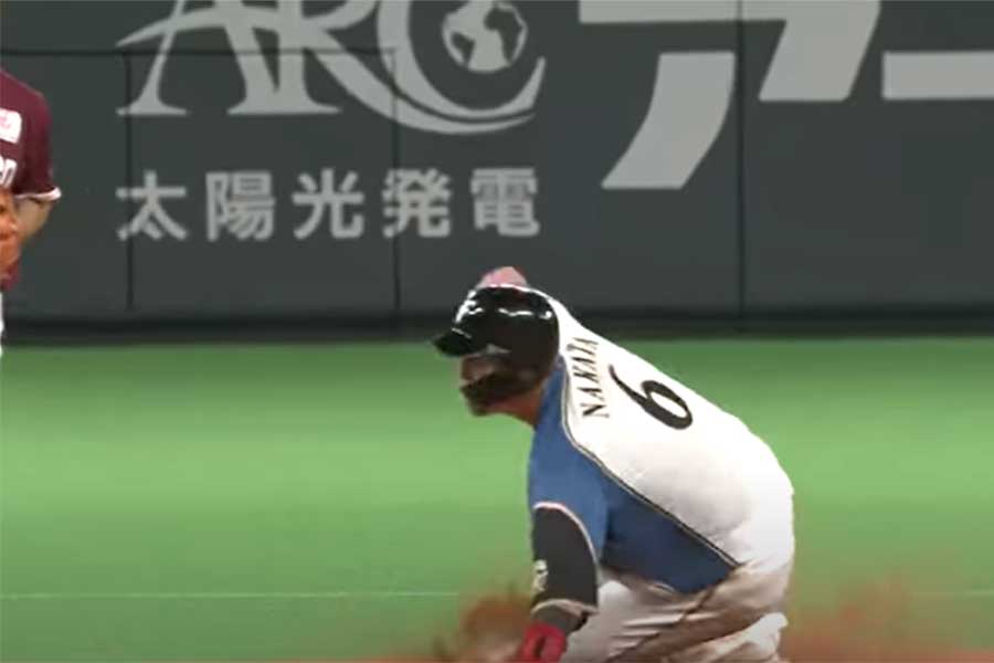 4年ぶりとなる盗塁を決めた日本ハム・中田翔【画像：パーソル パリーグTV】