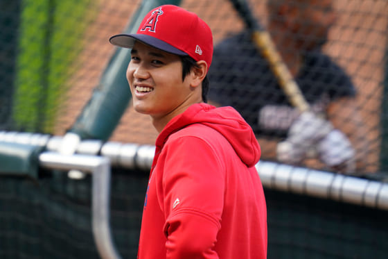 大谷翔平 顎に手を添える あざとい1枚 をmlb公式が公開 ファン絶賛 天使だ Full Count