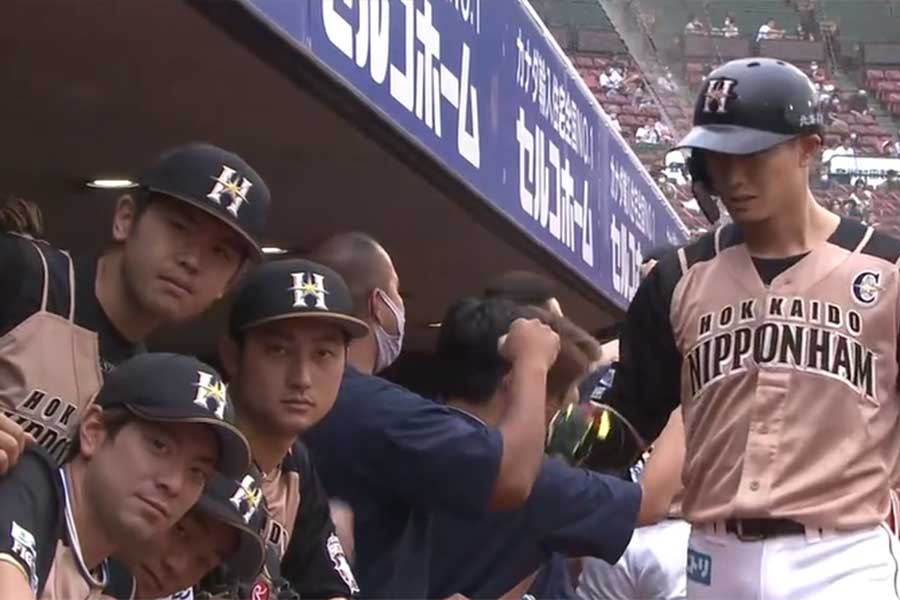 日本ハムの本塁打パフォーマンスが新たな領域へ…【画像：パーソル パリーグTV】