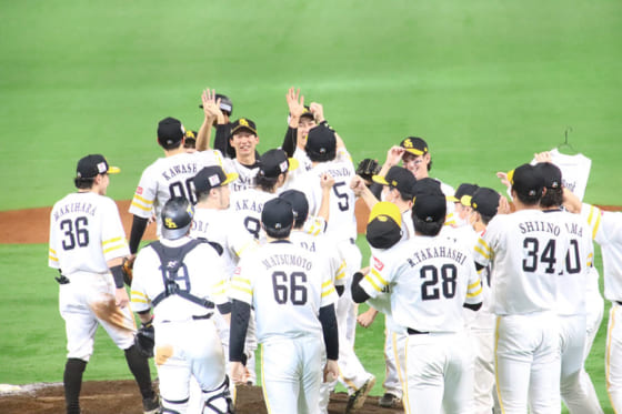 胴上げもビールかけもなし 鷹3年ぶり優勝も コロナ禍でいつもと違う歓喜の時 Full Count